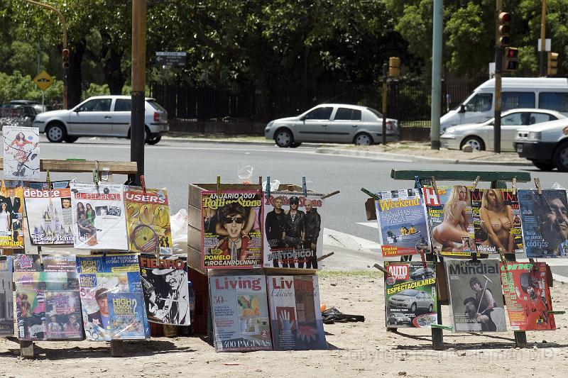 20071201_125228  D200 4000x2677.jpg - Newspapers and magazines on sale, Buenos Aires